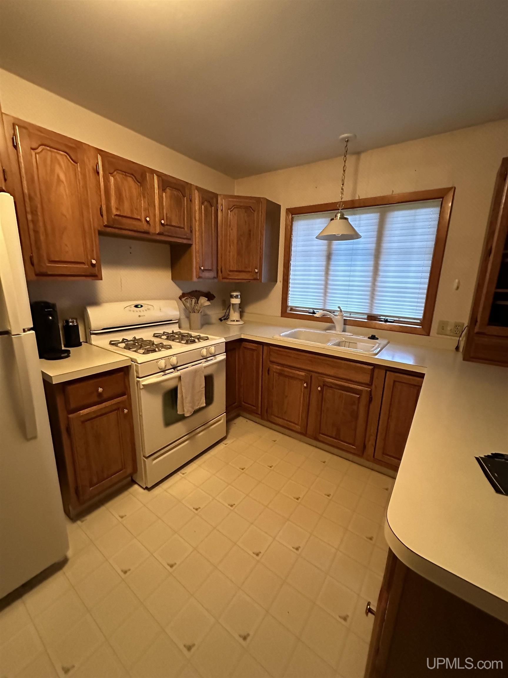 8622 M.5 Road Gladstone, MI 49837 - Photo 4 of 15