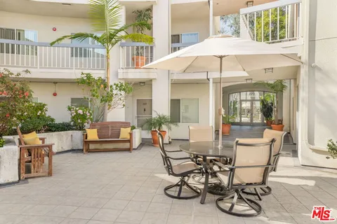 $725,000 | 4242 Stansbury Avenue, Unit 116, Sherman Oaks, CA 91423