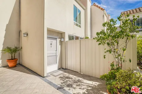$725,000 | 4242 Stansbury Avenue, Unit 116, Sherman Oaks, CA 91423