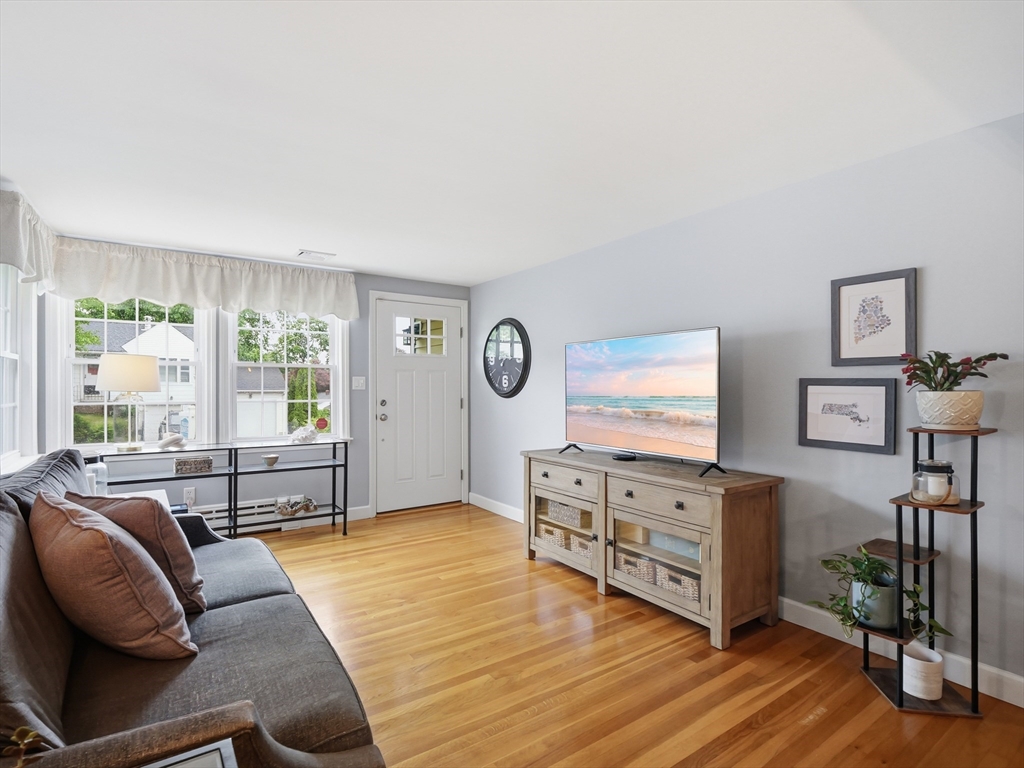 19 Florence Road Methuen, MA 01844 - Photo 6 of 40