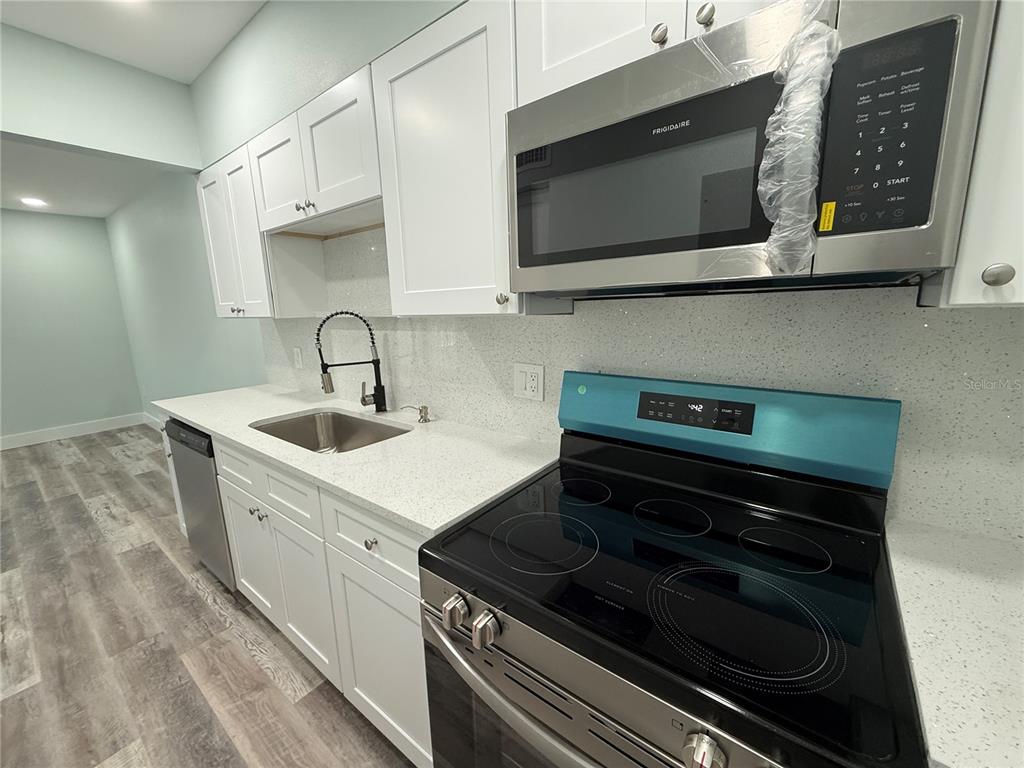 201 Medallion Boulevard, Unit D Madeira Beach, FL 33708 - Photo 10 of 28