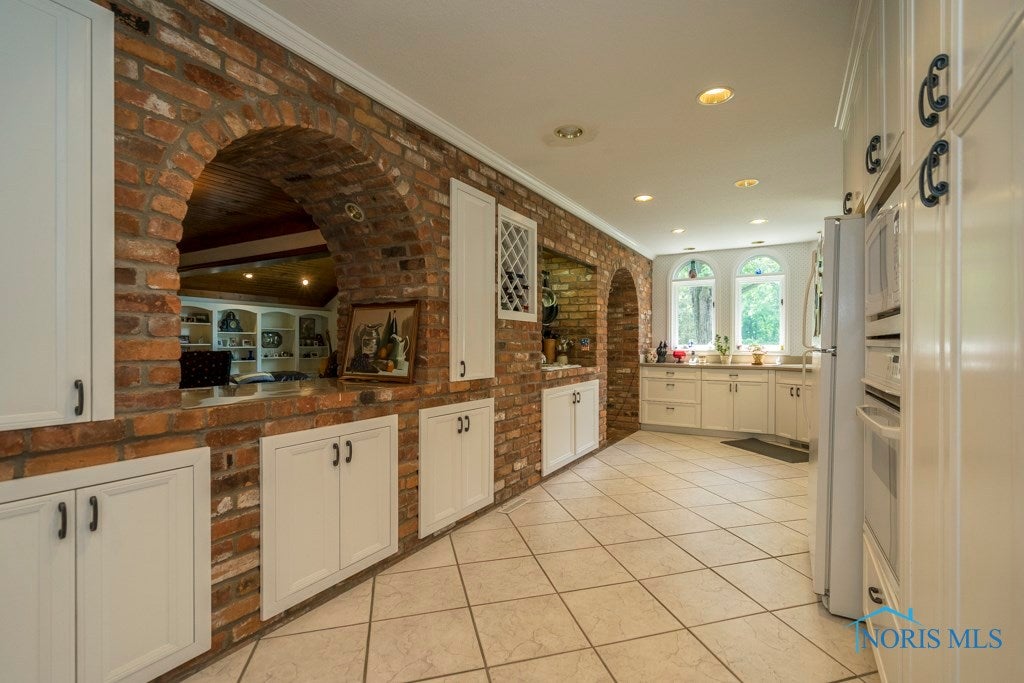 7341 Salisbury Road Maumee, OH 43537 - Photo 9 of 31 Gallery Image 9