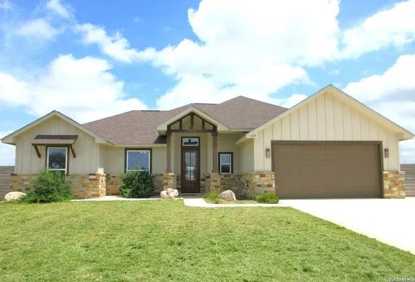 $359,500 | 508 Alta Vista Drive, Pleasanton, TX 78064