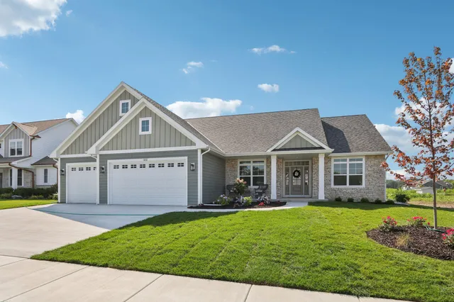$689,900 | 322 Kiddle Lane, Union Grove, WI 53182