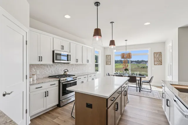 $684,900 | 322 Kiddle Lane, Union Grove, WI 53182