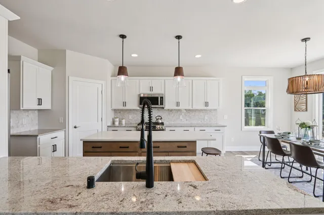 $684,900 | 322 Kiddle Lane, Union Grove, WI 53182