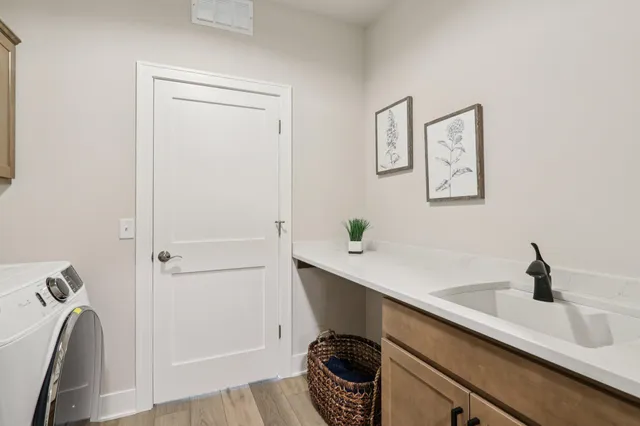 $684,900 | 322 Kiddle Lane, Union Grove, WI 53182