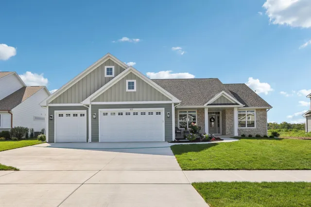 $684,900 | 322 Kiddle Lane, Union Grove, WI 53182