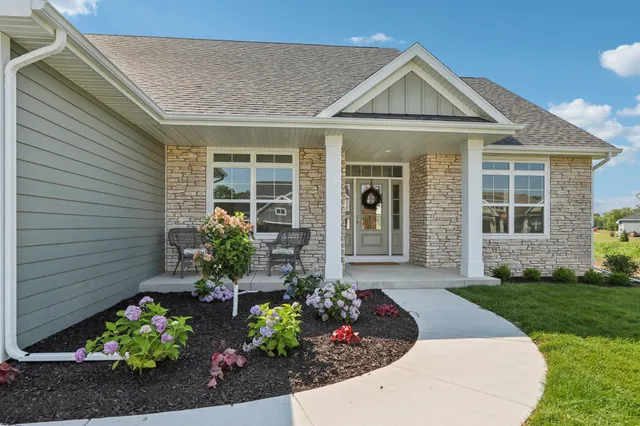 $684,900 | 322 Kiddle Lane, Union Grove, WI 53182