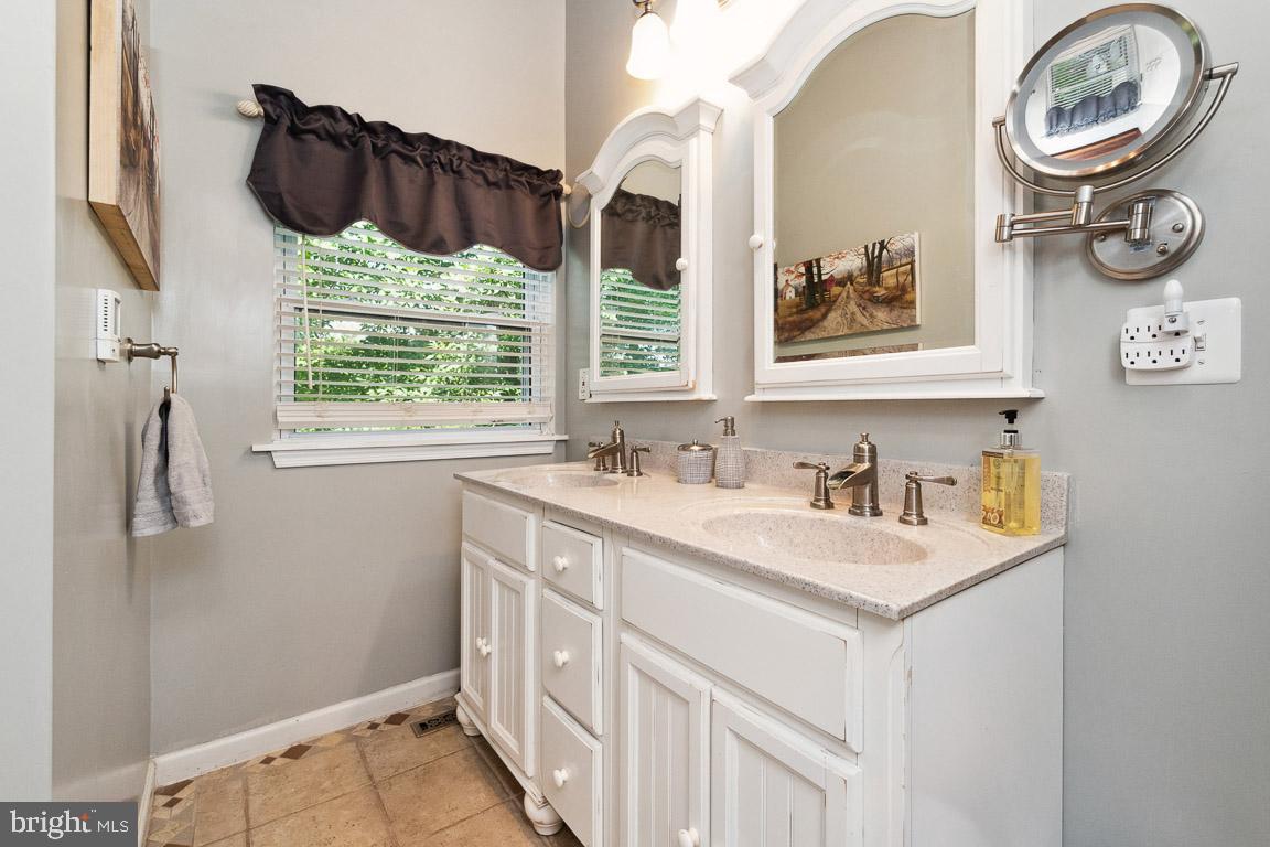 844 Dr Jack Road Conowingo, MD 21918 - Photo 22 of 46 Primary bathroom