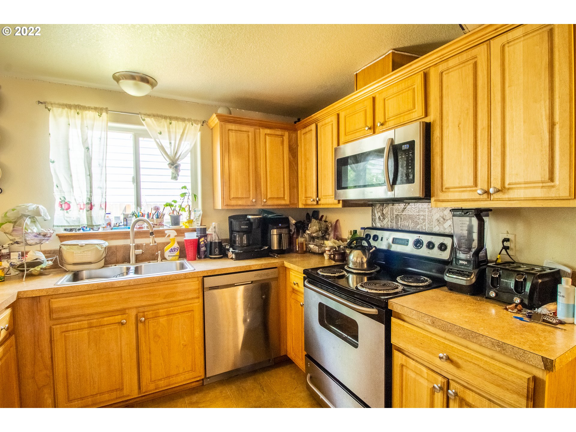 2719 Southeast 136th Place Portland, OR 97236 - Photo 7 of 16