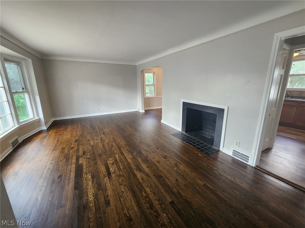 3865 Grosvenor Road Cleveland, OH 44118 - Photo 3 of 16
