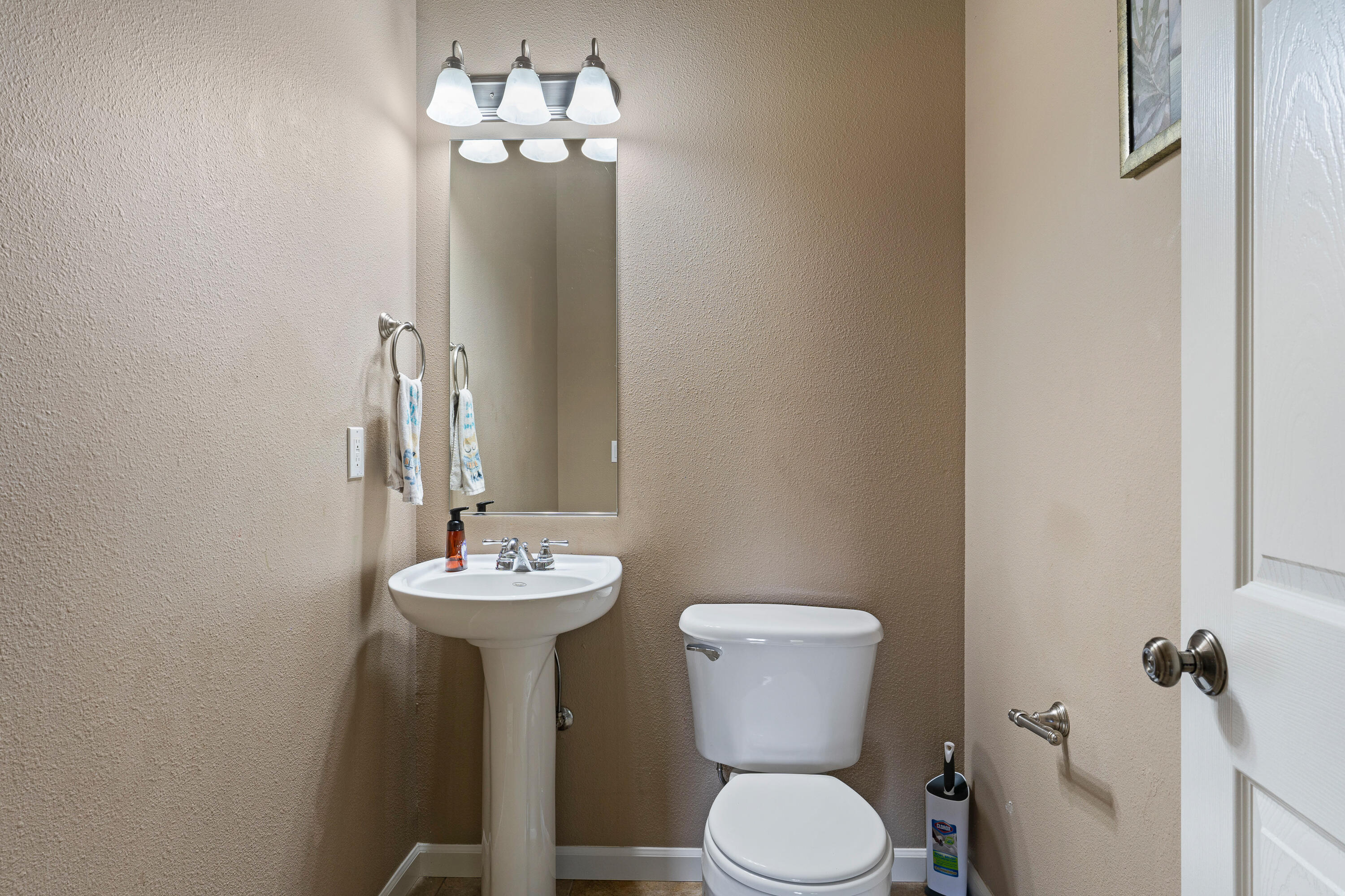 1351 Southwest 27th Street Redmond, OR 97756 - Photo 6 of 24 DSC09021-2