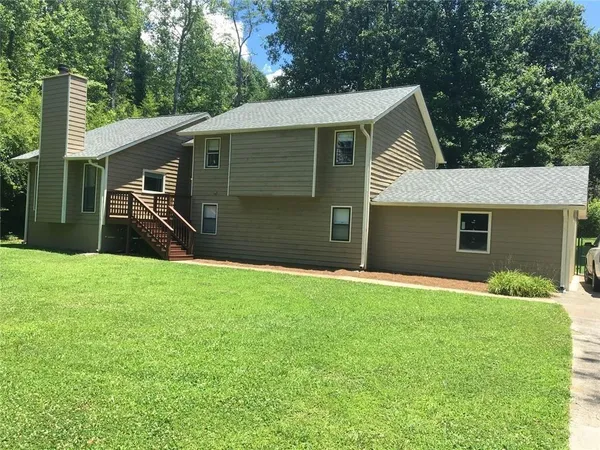 a view of a backyard of the house