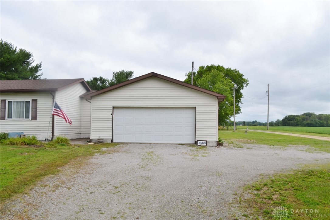 4660 Johnson Road Springfield, OH 45502 - Photo 2 of 38