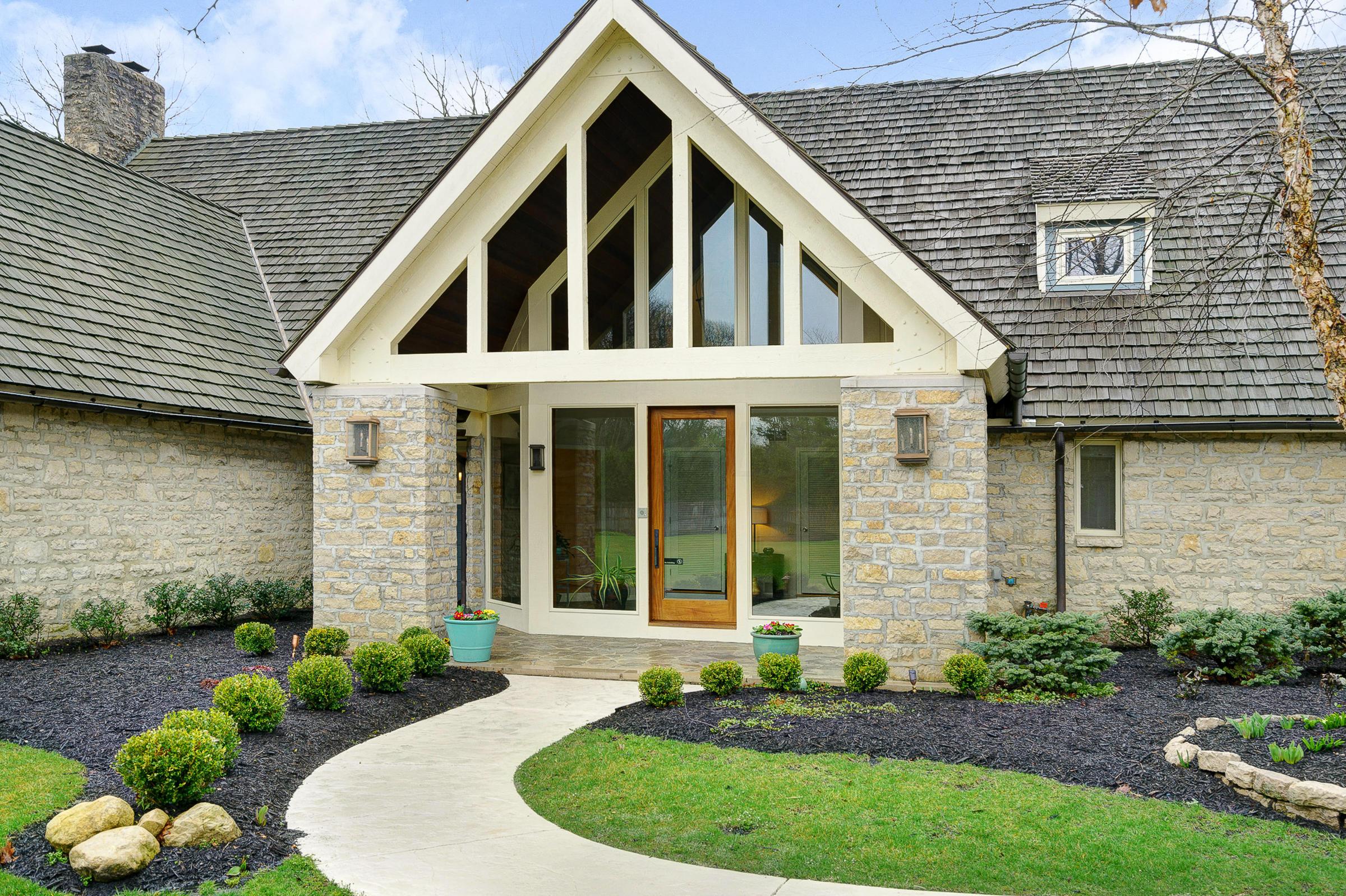 2695 Sandover Road Columbus, OH 43220 - Photo 3 of 40