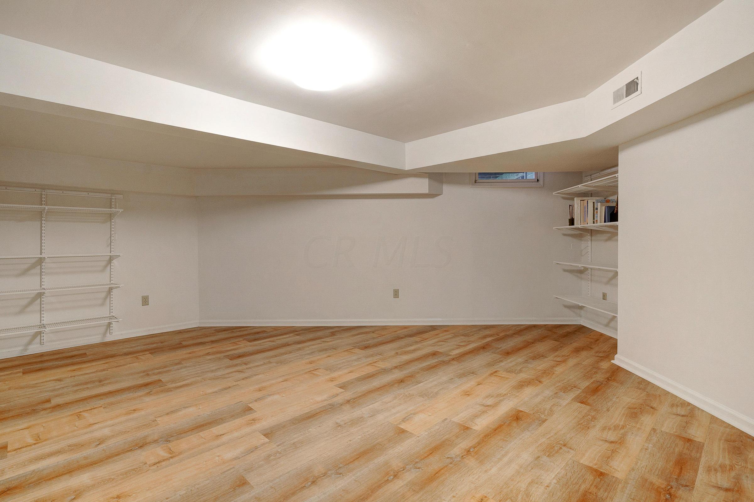 2695 Sandover Road Columbus, OH 43220 - Photo 34 of 40