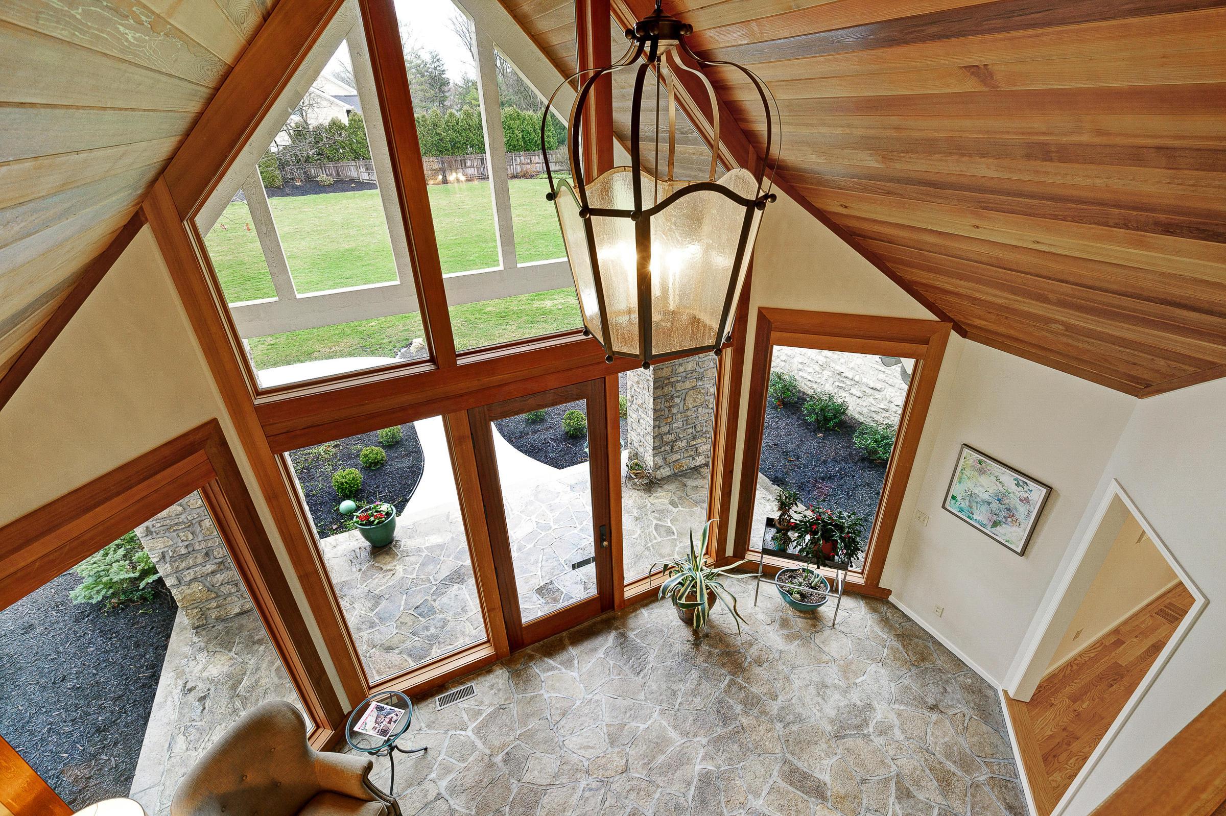 2695 Sandover Road Columbus, OH 43220 - Photo 4 of 40