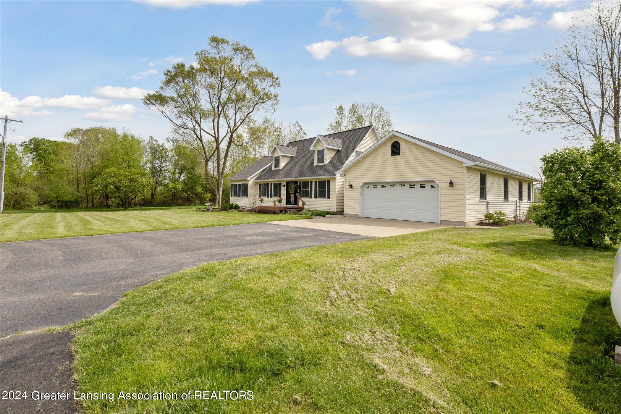 2050 Grovenburg Road Lansing, MI 48911 - Photo 4 of 58 04-2050-Grovenburg-Rd-Lansing-MI-48911-W