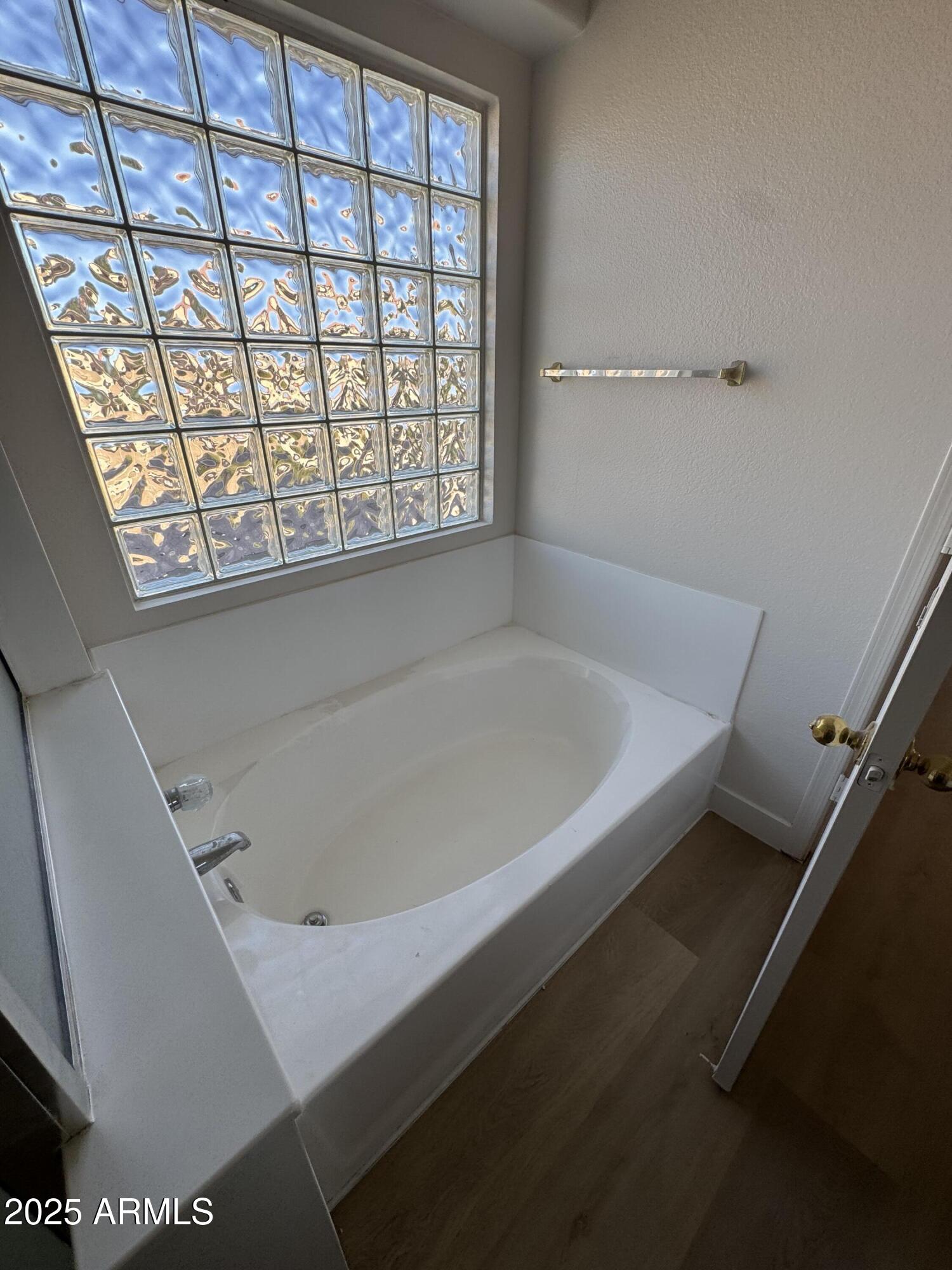 4626 East Weaver Road Phoenix, AZ 85050 - Photo 12 of 21 a bath tub sitting next to a window