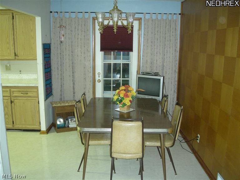 30039 Warren Road Wickliffe, OH 44092 - Photo 5 of 19 Gallery Image 5