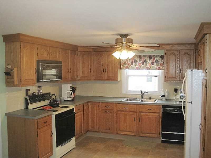 53 Frontier Road Warwick, RI 02889 - Photo 3 of 16 Kitchen.