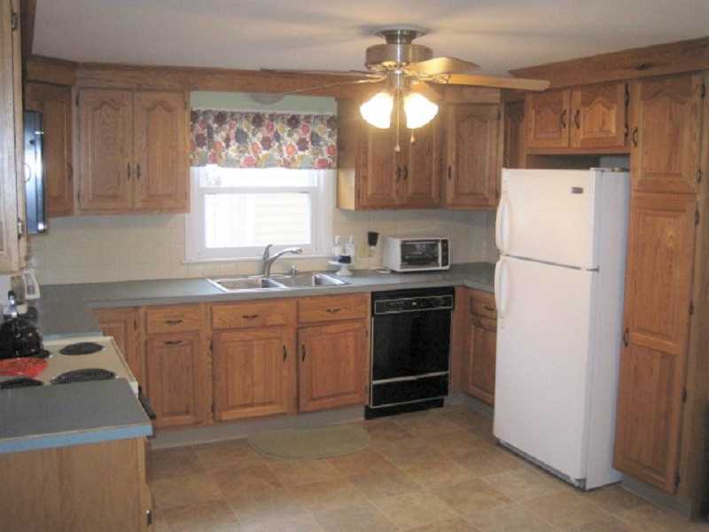 53 Frontier Road Warwick, RI 02889 - Photo 4 of 16 Kitchen.