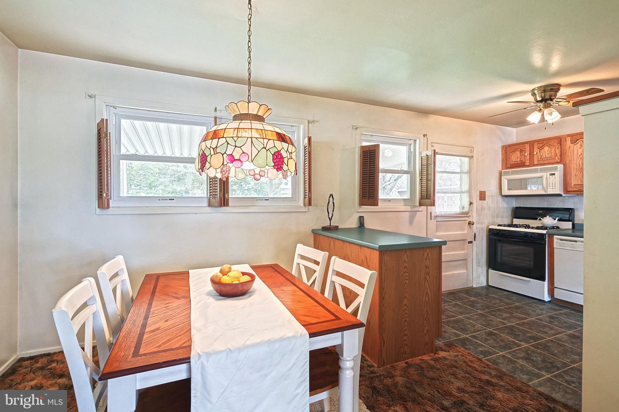 752 Fireside Road York, PA 17404 - Photo 11 of 42 eating area