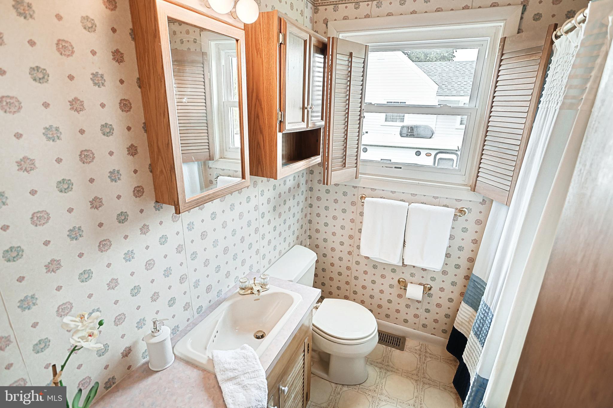 752 Fireside Road York, PA 17404 - Photo 19 of 42 bathroom level 2