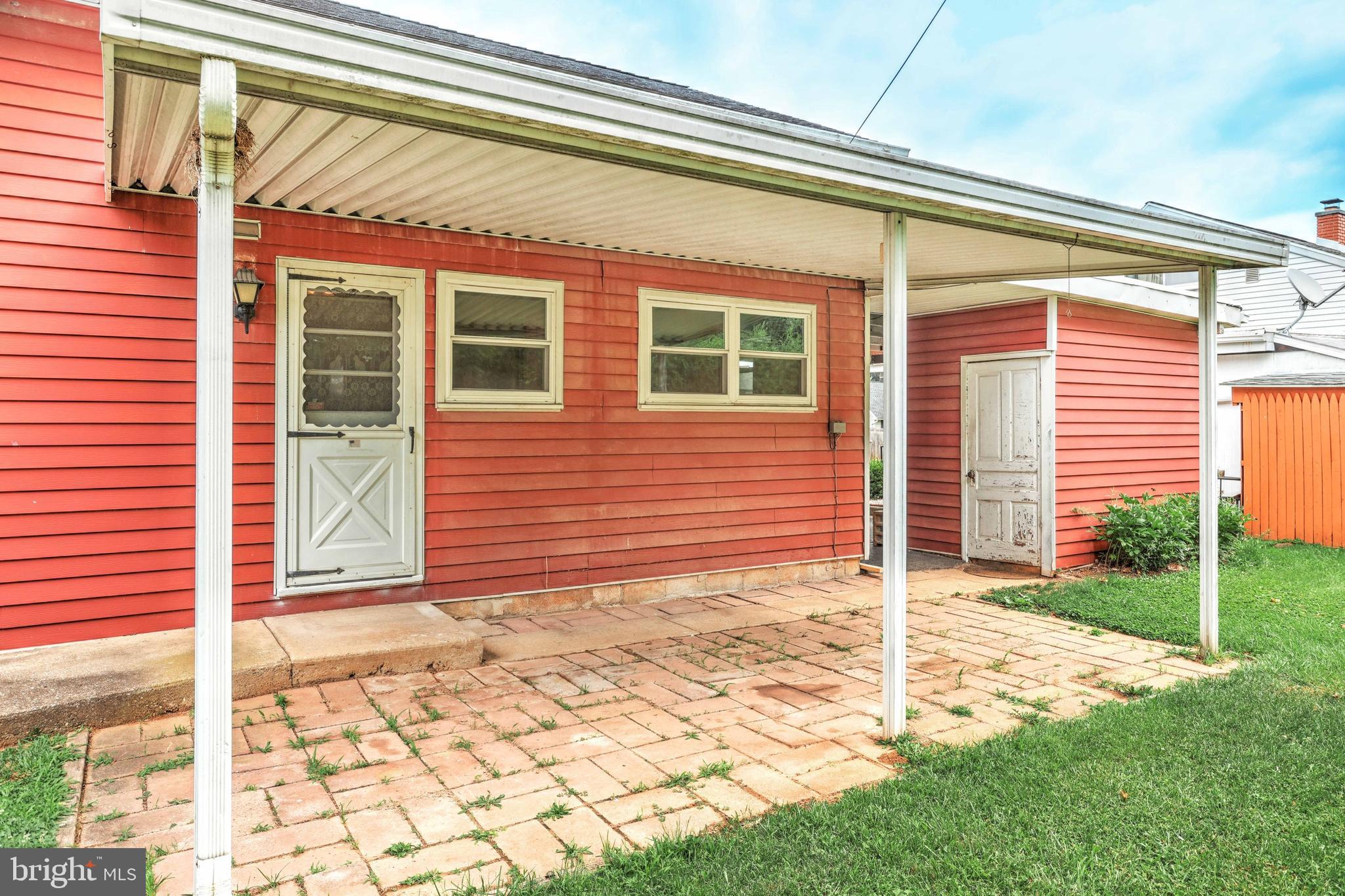 752 Fireside Road York, PA 17404 - Photo 24 of 42 back patio