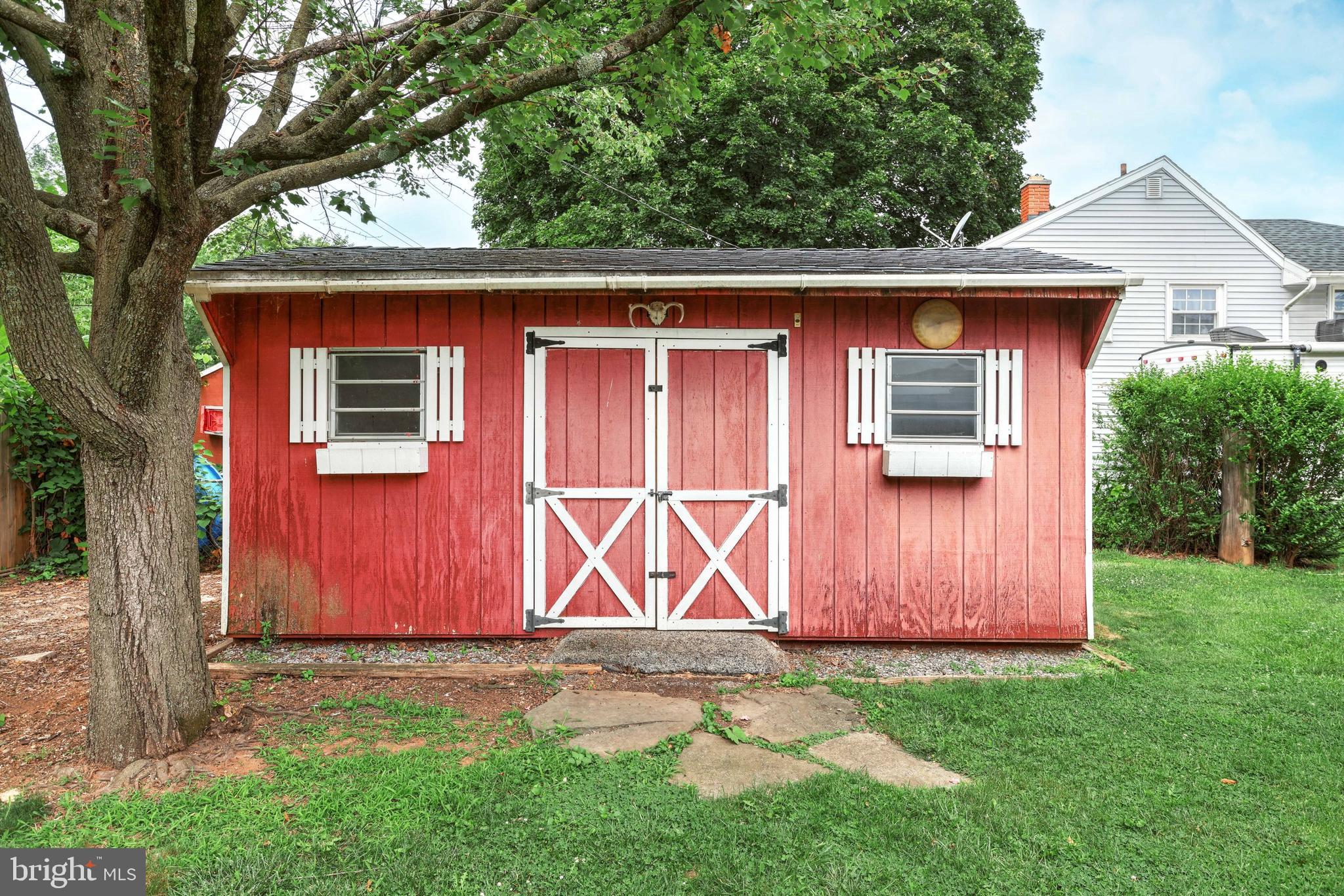 752 Fireside Road York, PA 17404 - Photo 26 of 42 large barn-like shed