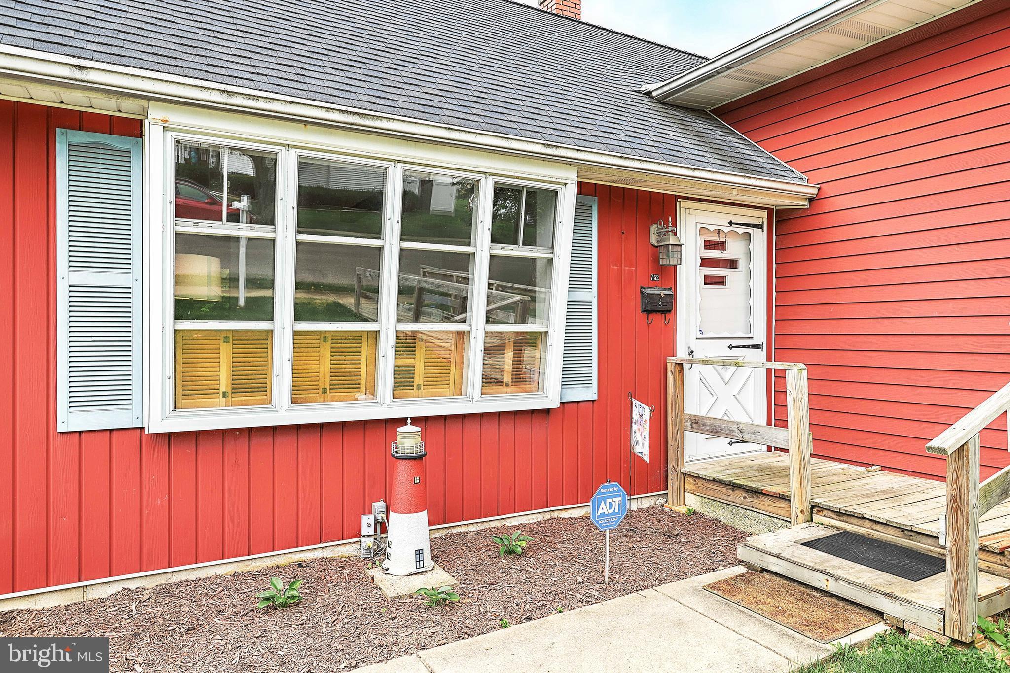 752 Fireside Road York, PA 17404 - Photo 3 of 42