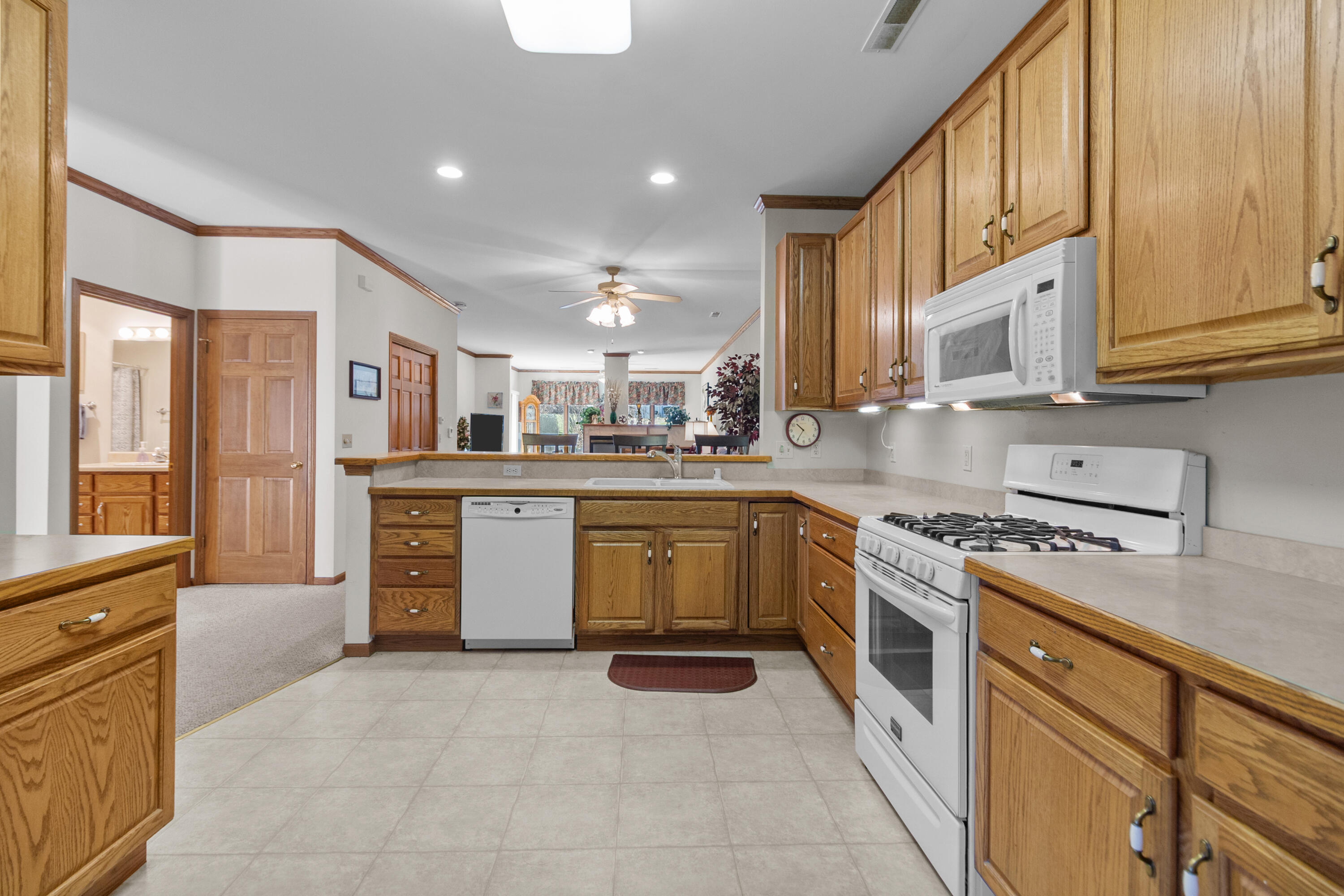 206 Potter Road, Unit 102 Elkhorn, WI 53121 - Photo 3 of 22 Large kitchen