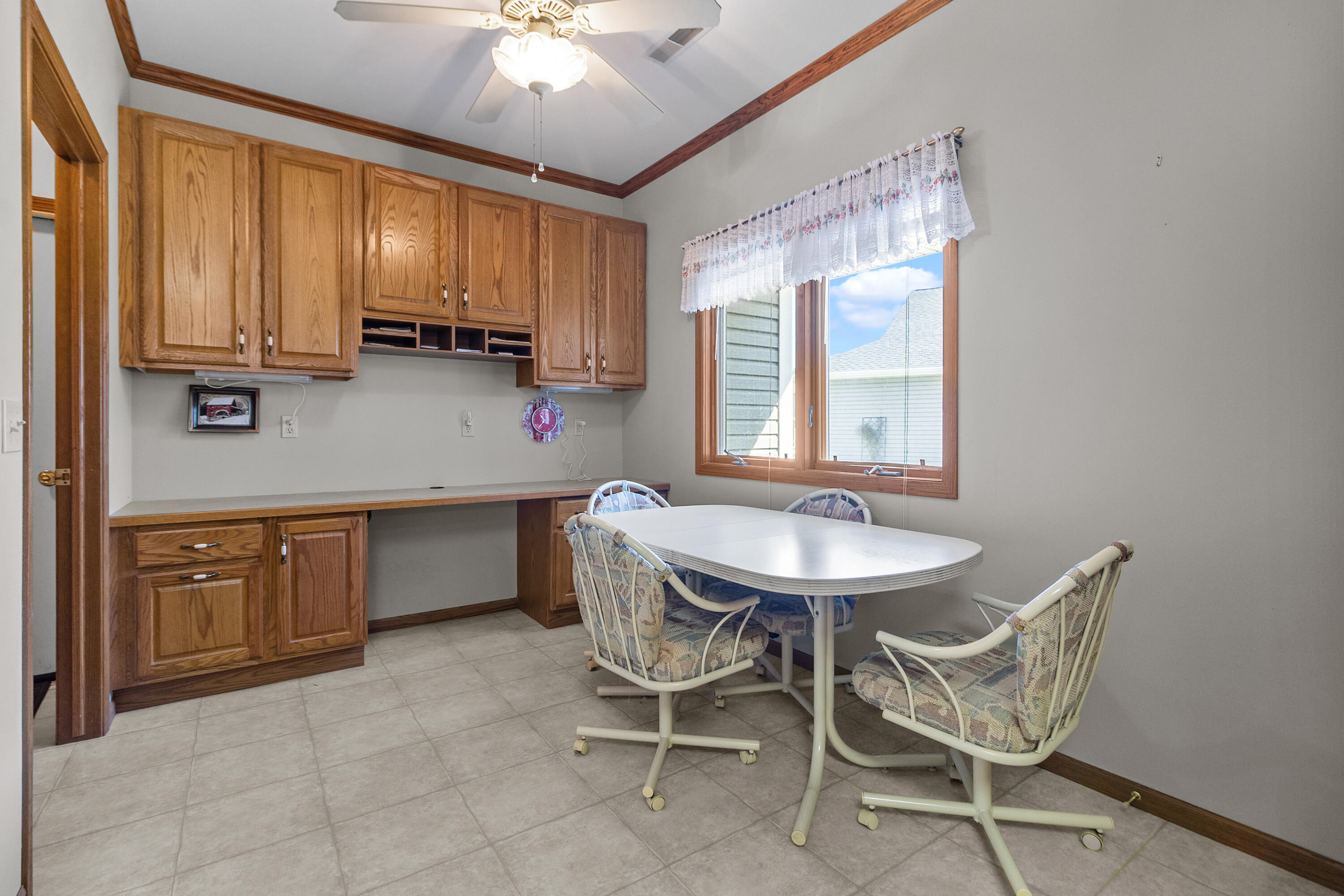 206 Potter Road, Unit 102 Elkhorn, WI 53121 - Photo 6 of 22 Roomy Breakfast Nook