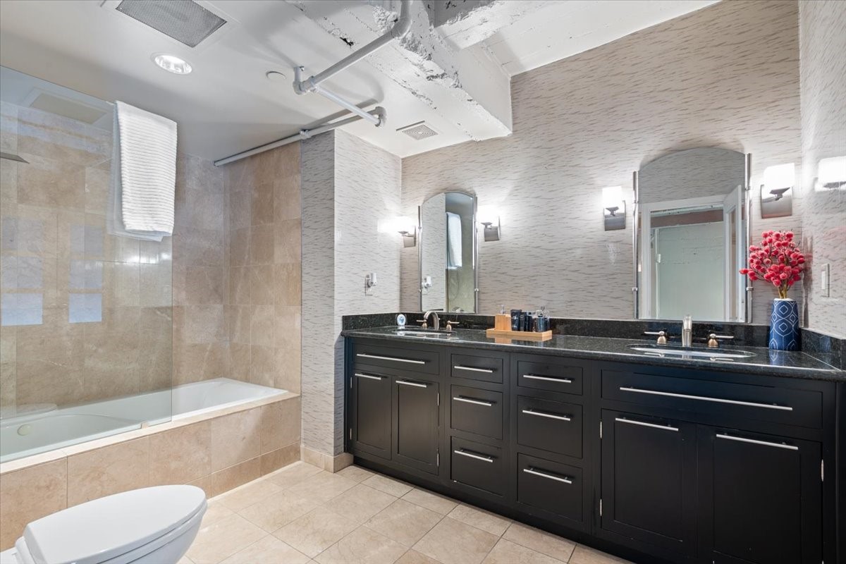915 Franklin Street, Unit 9G Houston, TX 77002 - Photo 17 of 33