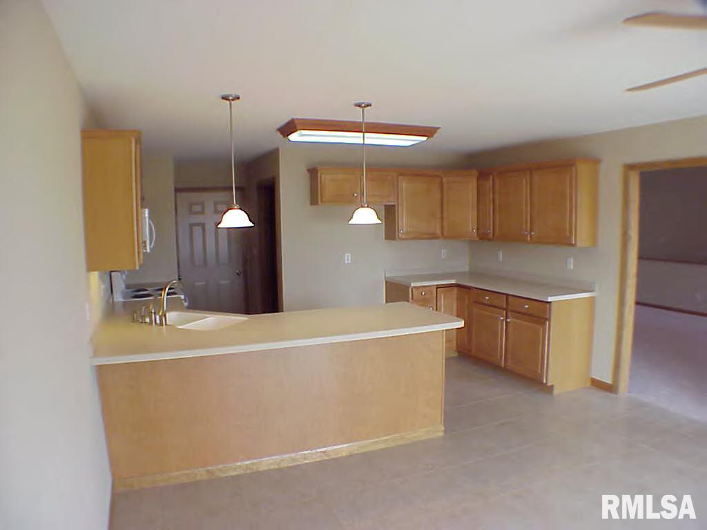 1401 Cadbury Ridge Quincy, IL 62305 - Photo 3 of 6 Gallery Image 3
