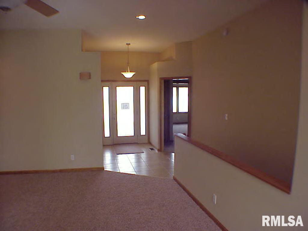 1401 Cadbury Ridge Quincy, IL 62305 - Photo 5 of 6 Gallery Image 5