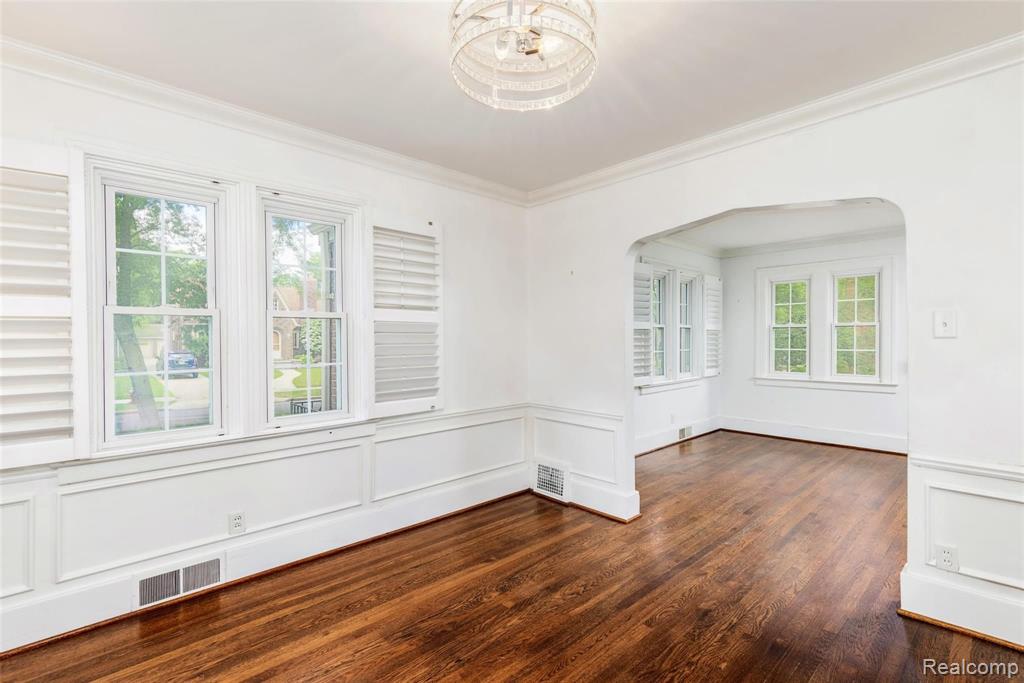 214 Fisher Road Grosse Pointe Farms, MI 48230 - Photo 14 of 44