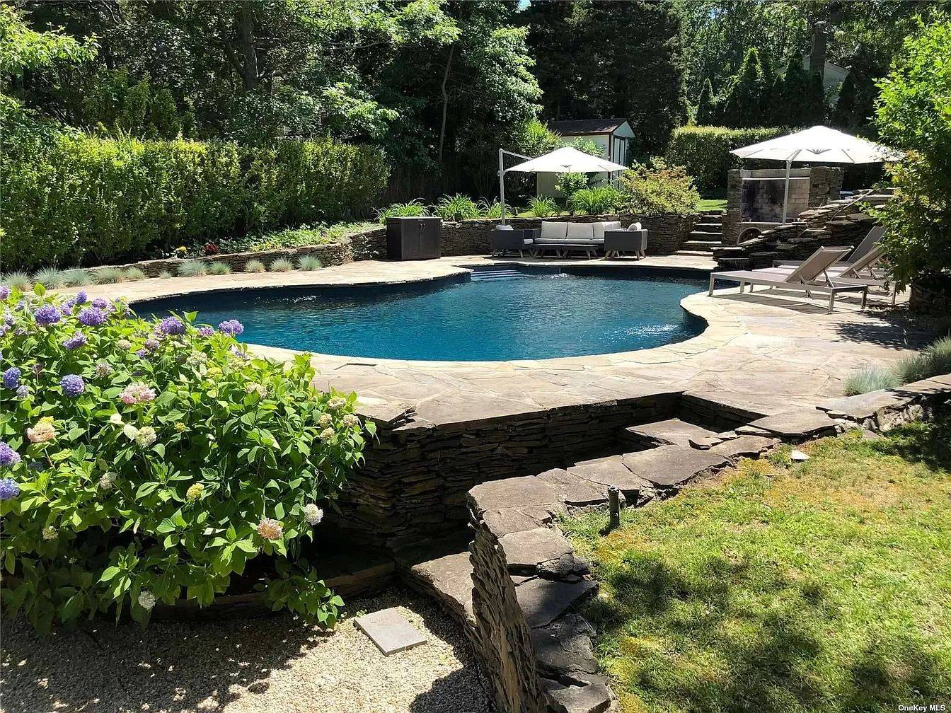 3752 Noyack Road Sag Harbor, NY 11963 - Photo 12 of 16 Gallery Image 12