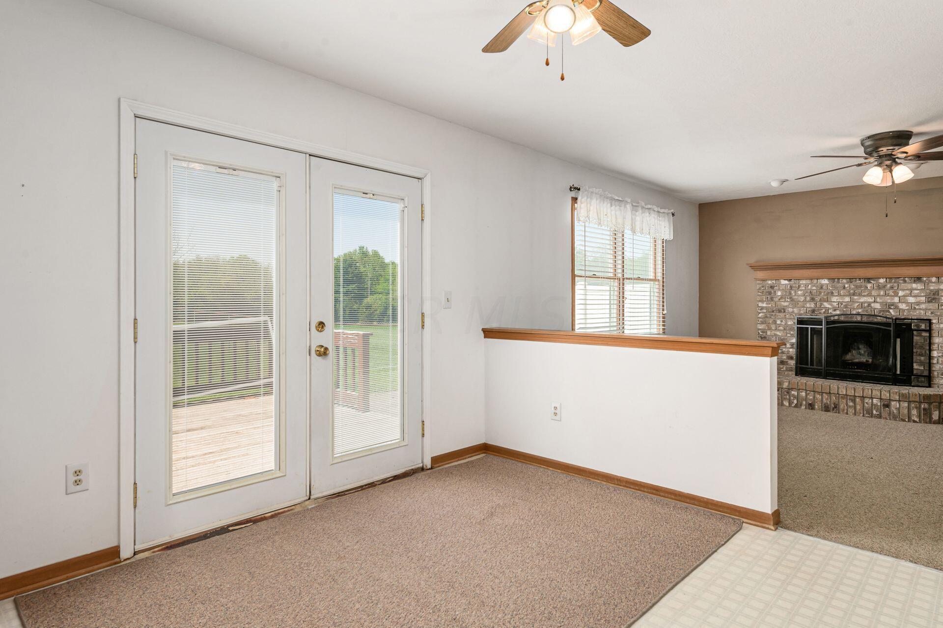 5789 Blacks Road Southwest Pataskala, OH 43062 - Photo 19 of 60 Eat-in Kitchen Space
