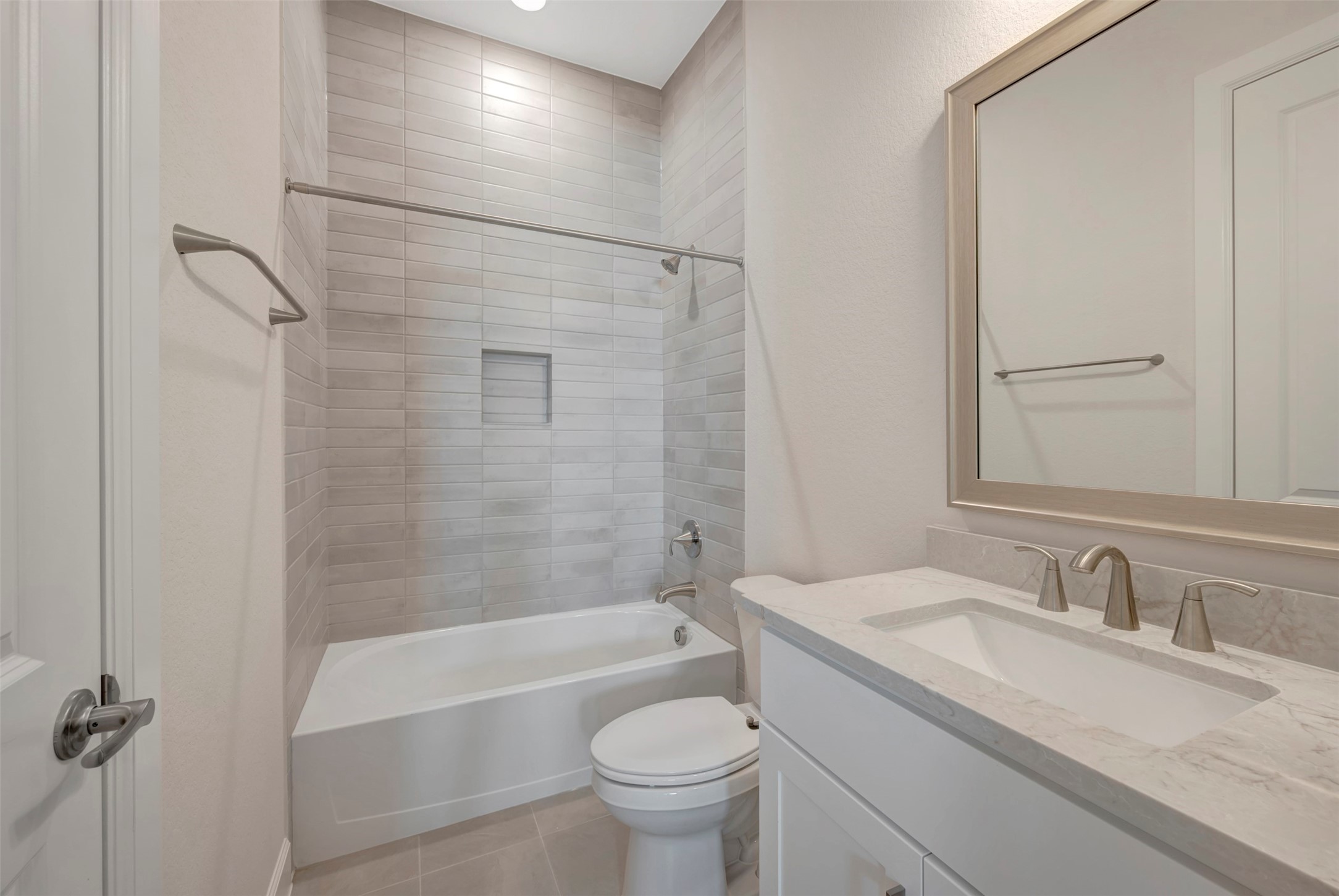 1728 Howler Way Montgomery, TX 77316 - Photo 22 of 43 Ensuite bath at 2ndary bedroom