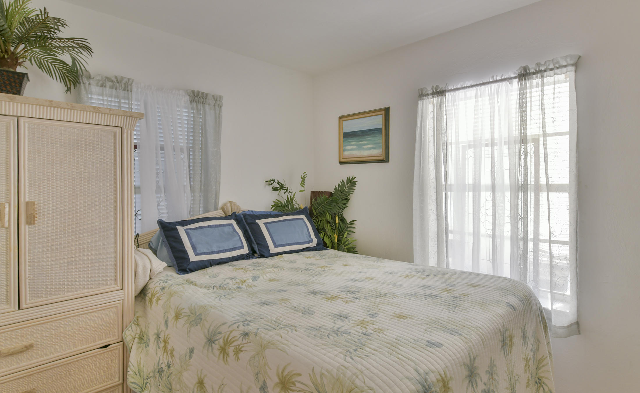 186 Harborview Drive Tavernier, FL 33070 - Photo 19 of 32 a large bed sitting in a bedroom next to a window