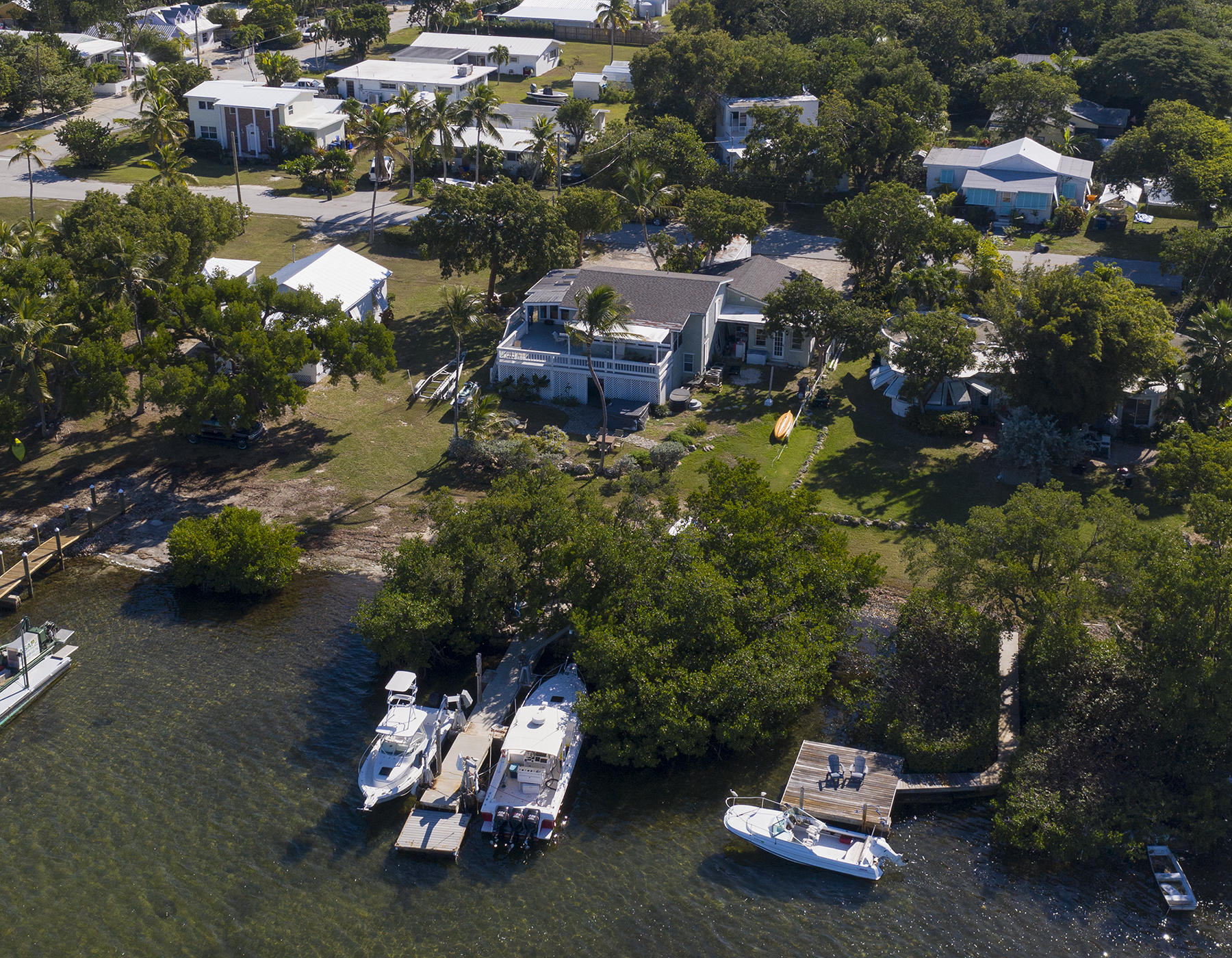 186 Harborview Drive Tavernier, FL 33070 - Photo 3 of 32 a backyard of a house with lots of green space