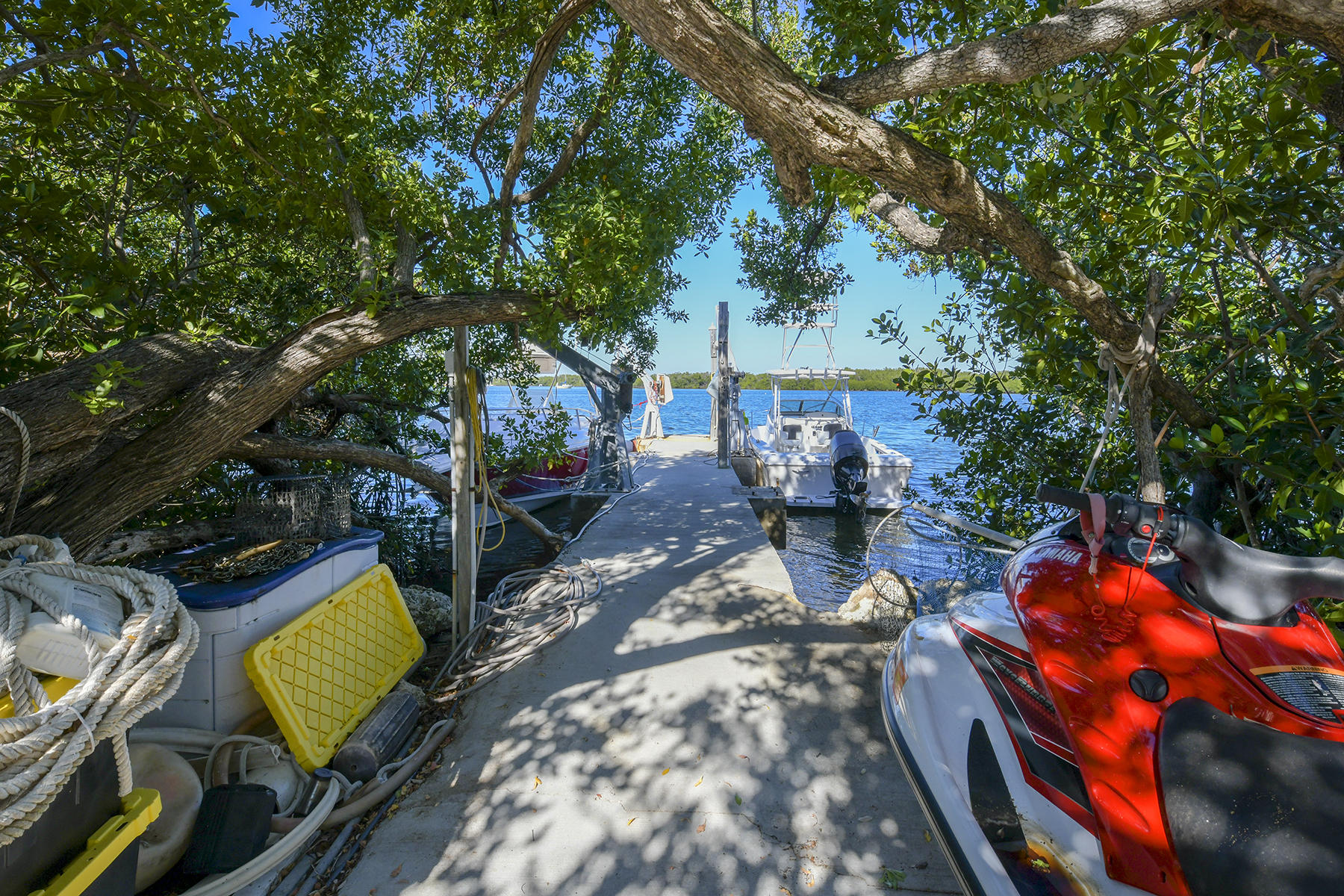 186 Harborview Drive Tavernier, FL 33070 - Photo 5 of 32 an outdoor space with seating