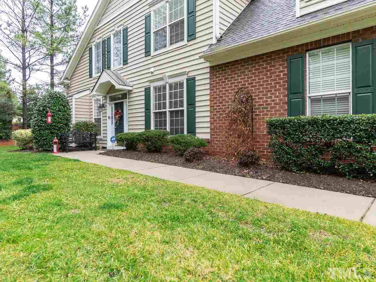 11240 Maplecroft Court Raleigh, NC 27617 - Photo 3 of 25 Gallery Image 3