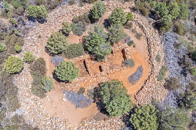 a view of outside area