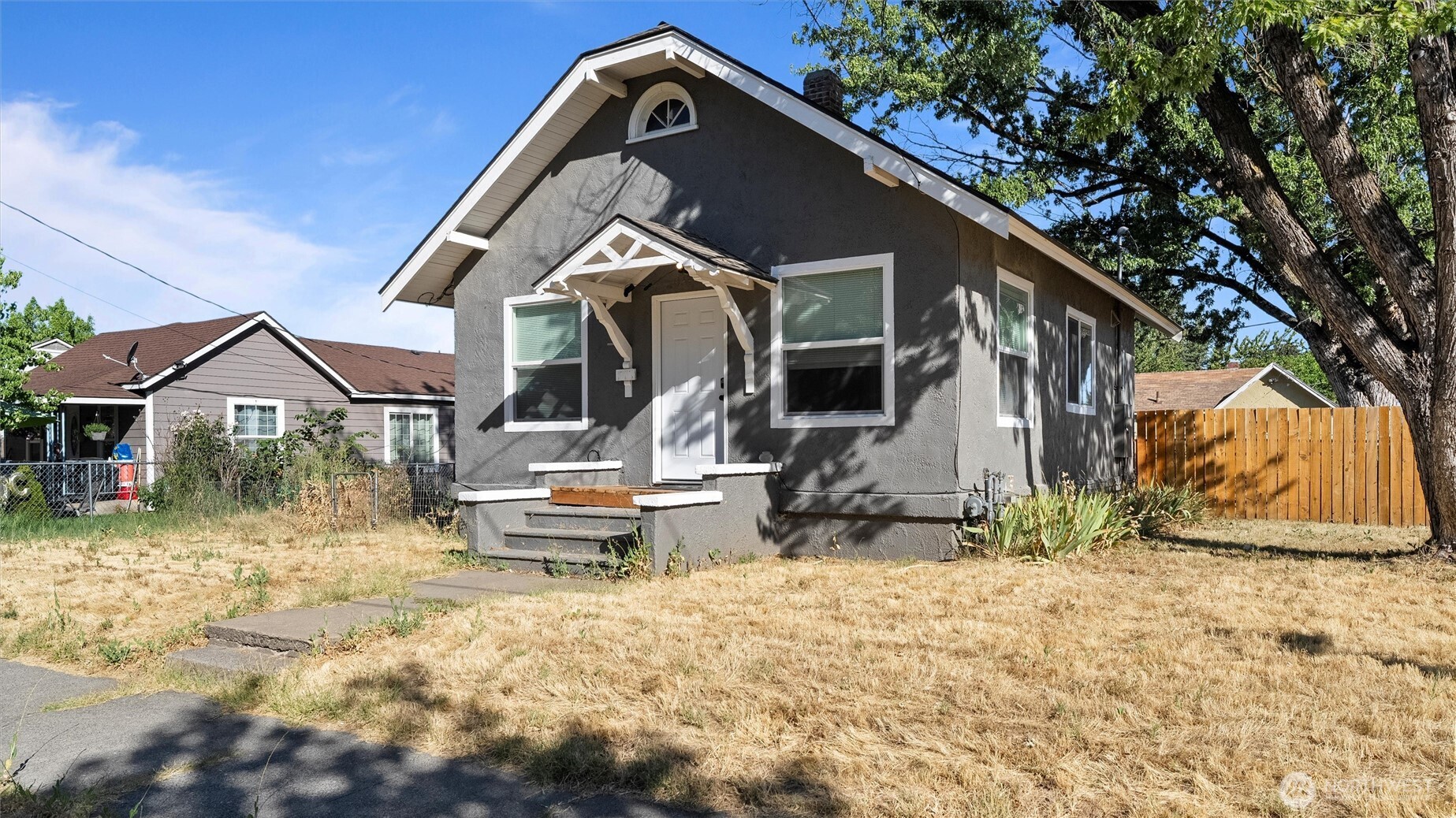 902 Emma Street Walla Walla, WA 99362 - Photo 2 of 29 a front view of a house with a yard