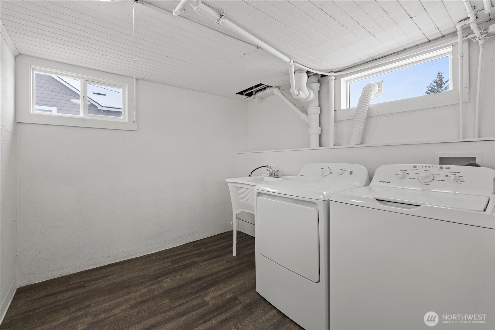 902 Emma Street Walla Walla, WA 99362 - Photo 25 of 29 a utility room with dryer and washer