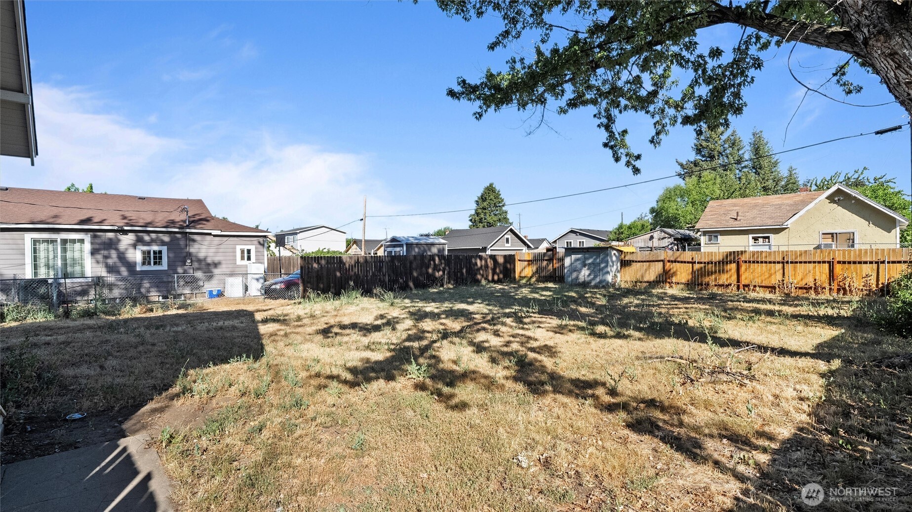902 Emma Street Walla Walla, WA 99362 - Photo 28 of 29 a view of a backyard with sitting area