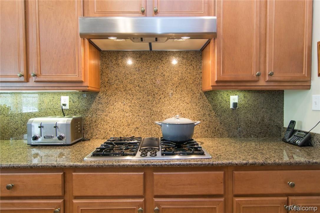 24981 Reeds Pointe Drive Novi, MI 48374 - Photo 16 of 66 DSC_0012.jpg